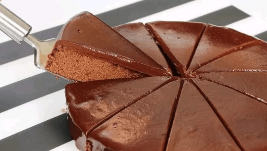 CHOCOLATE CAKE