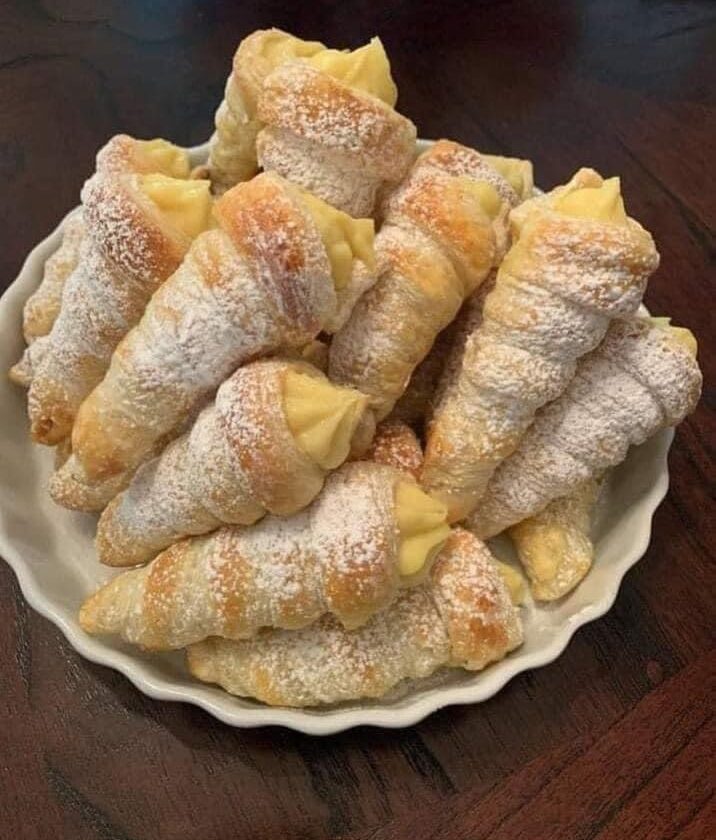 Italian Cream Stuffed Cannoncini