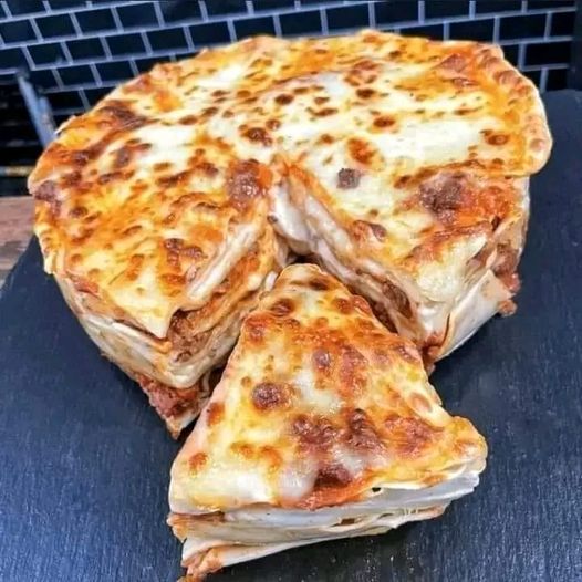 LASAGNA WITH GARLICBREAD