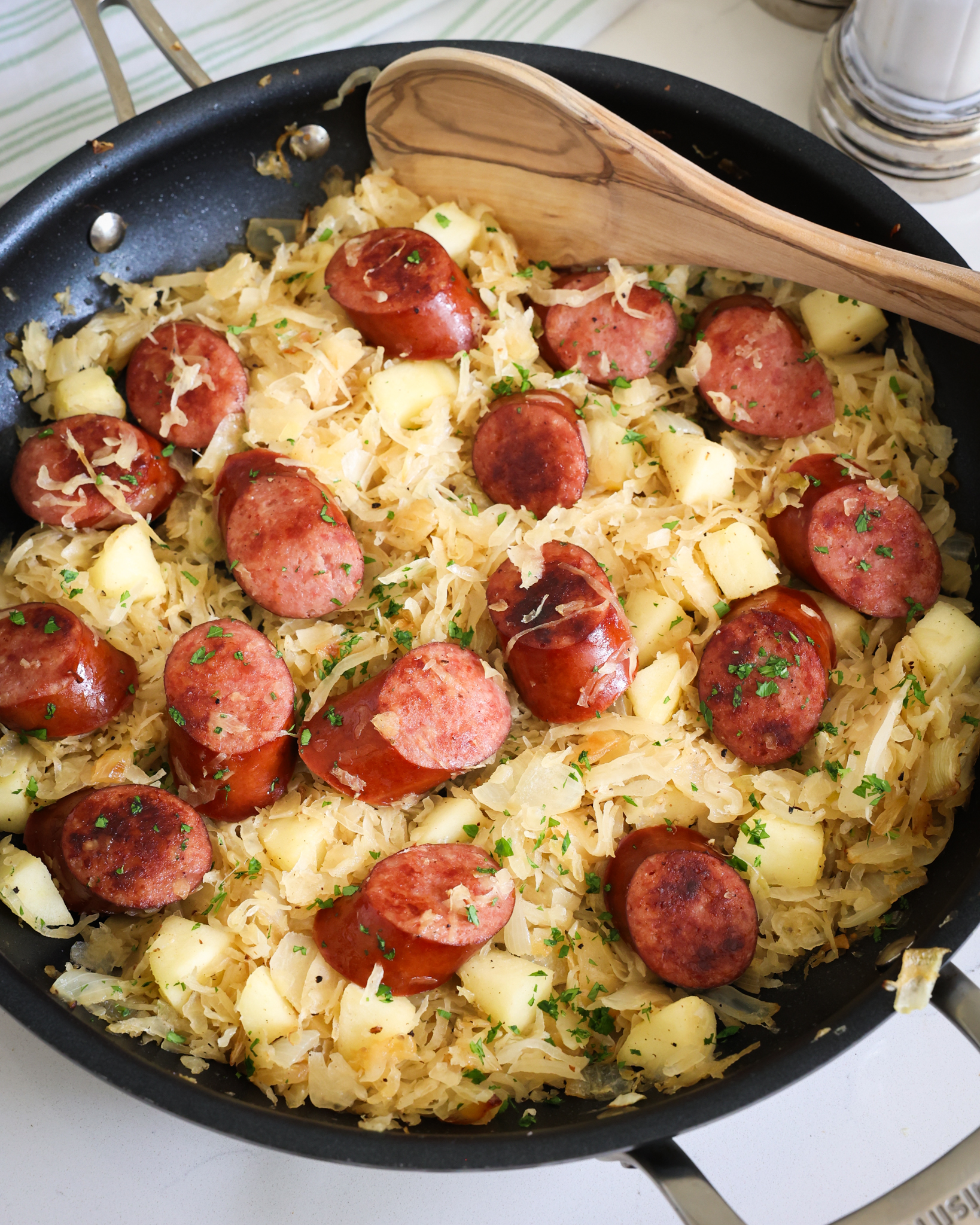 Kielbasa and Sauerkraut Recipe: A Classic Comfort Food with Polish Flair